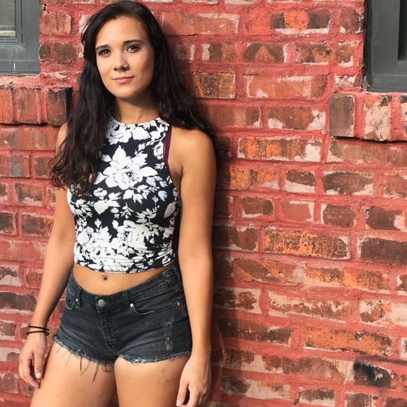 Meet your Posher, Elizabeth - Picture 2 of 2